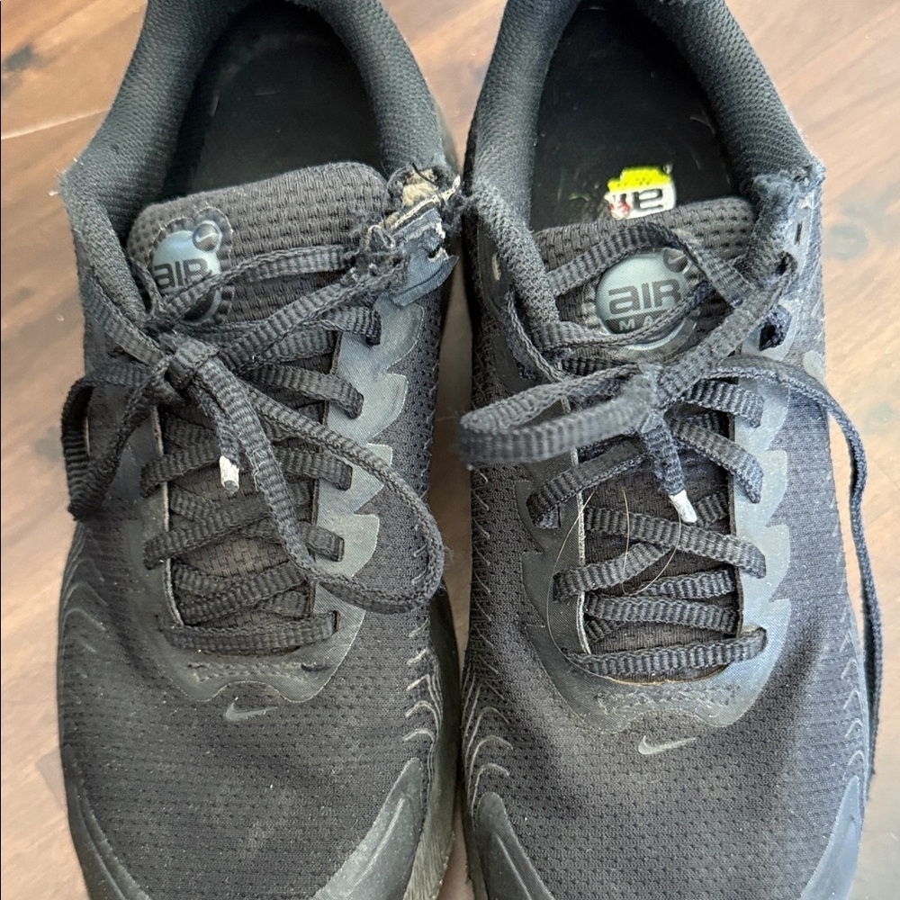 Nike Men's Black Athletic Sneakers - Picture 5 of 5